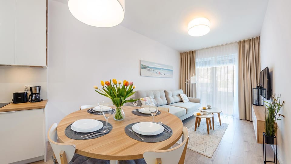 TV and multimedia, Coffee/tea facilities, Kitchen or kitchenette, Living room, Seating area, Dining area, minibar