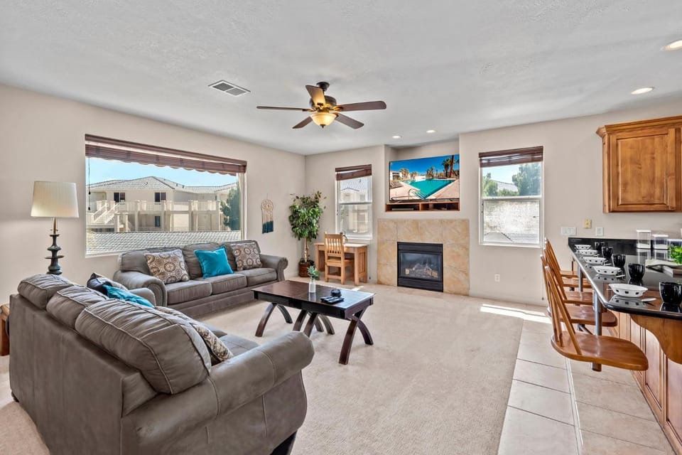 Las Palmas 1805 Shared Pool and Hot Tub, Great Clubhouse Amenities House in St George