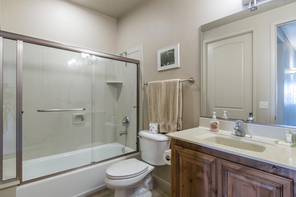 2012 LP PS4, Private Balcony with Beautiful Mountain Views, and Great Clubhouse Amenities House in St George