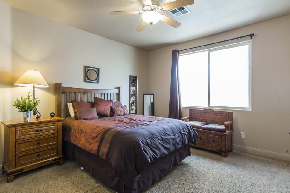 2012 LP PS4, Private Balcony with Beautiful Mountain Views, and Great Clubhouse Amenities House in St George