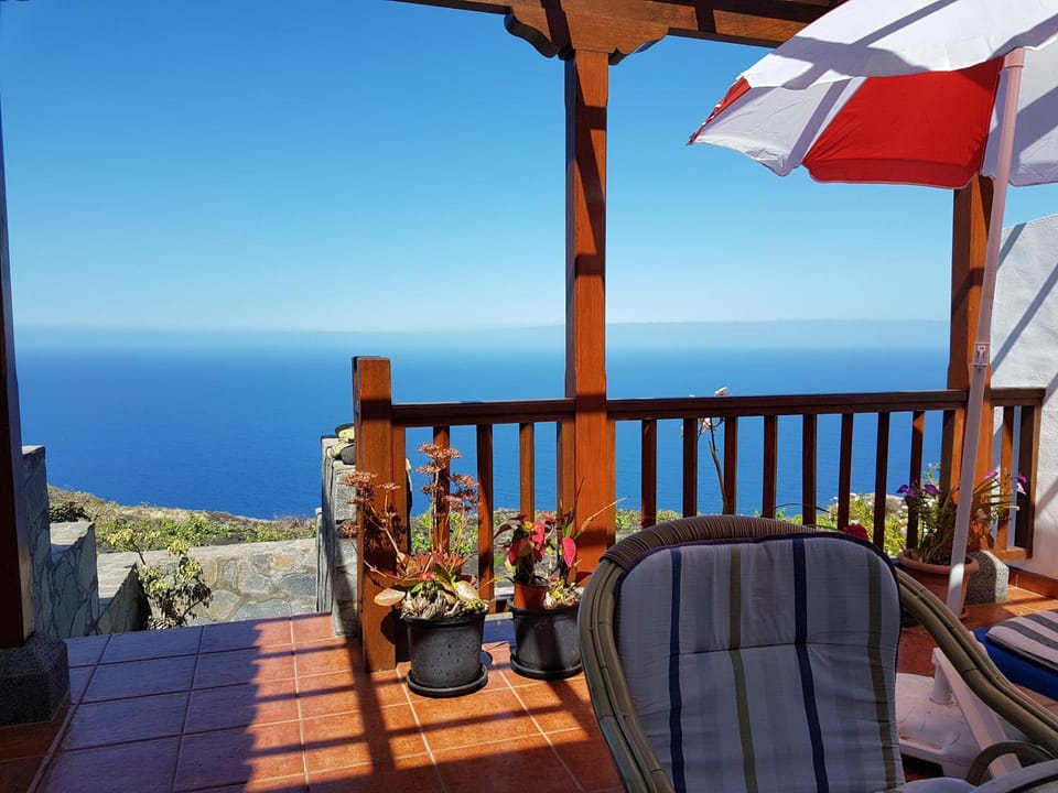 House the Viñas 2 With views of the sea, the mountains and the volcanoes House in La Palma