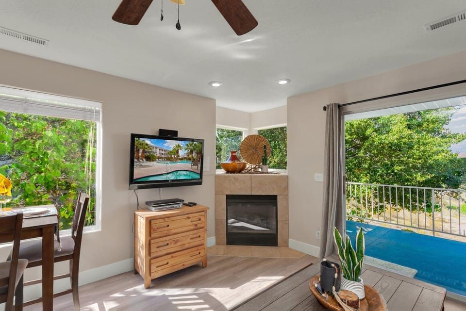 605 Elevator Access, private balcony with beautiful mountain views, and more! House in St George