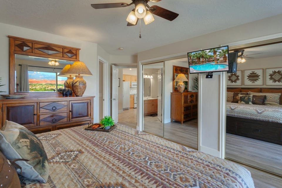 605 Elevator Access, private balcony with beautiful mountain views, and more! House in St George
