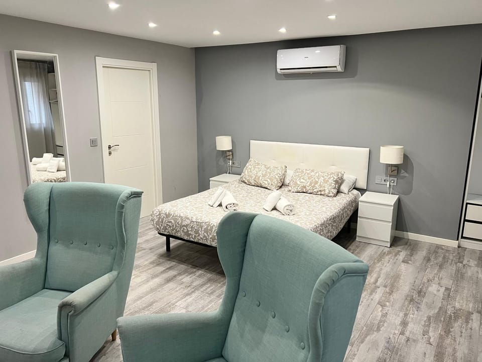 Bed, Living room, Bedroom