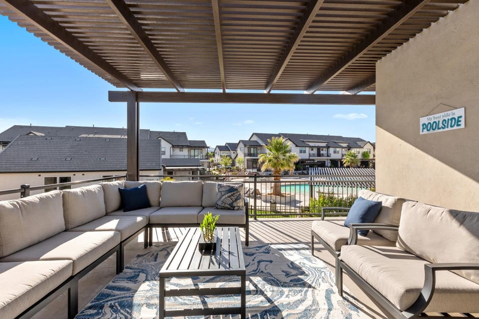 Ocotillo Springs 18 Sleeps 23, Community Pool and Hot Tub, Beautiful View of Ocotillo Springs Amenities House in Santa Clara