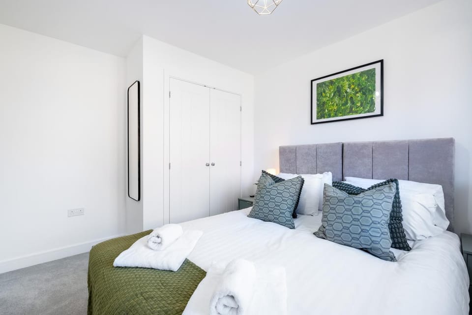 Bed, Photo of the whole room, Bedroom, towels, wardrobe