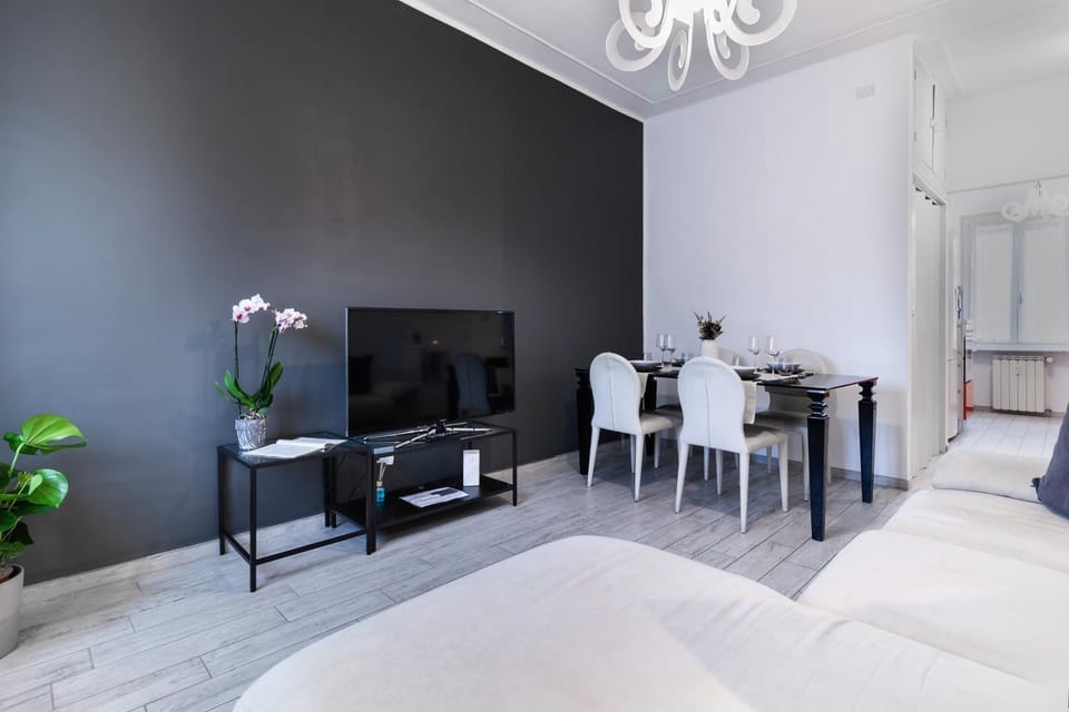 TV and multimedia, Living room, Seating area, Evening entertainment