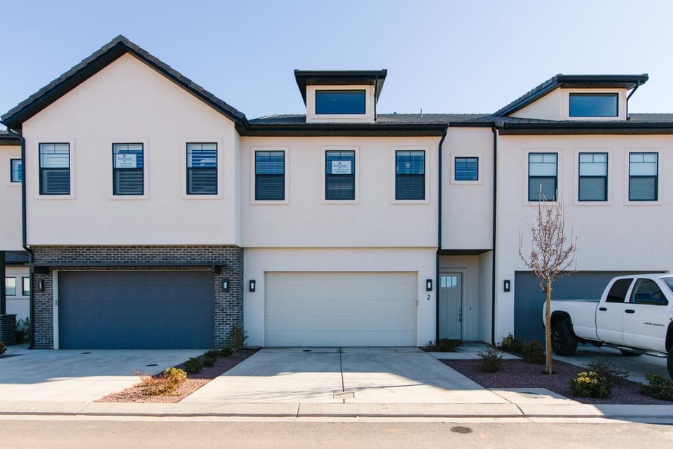 Ocotillo Springs 2 Includes a Private Hot Tub House in Santa Clara