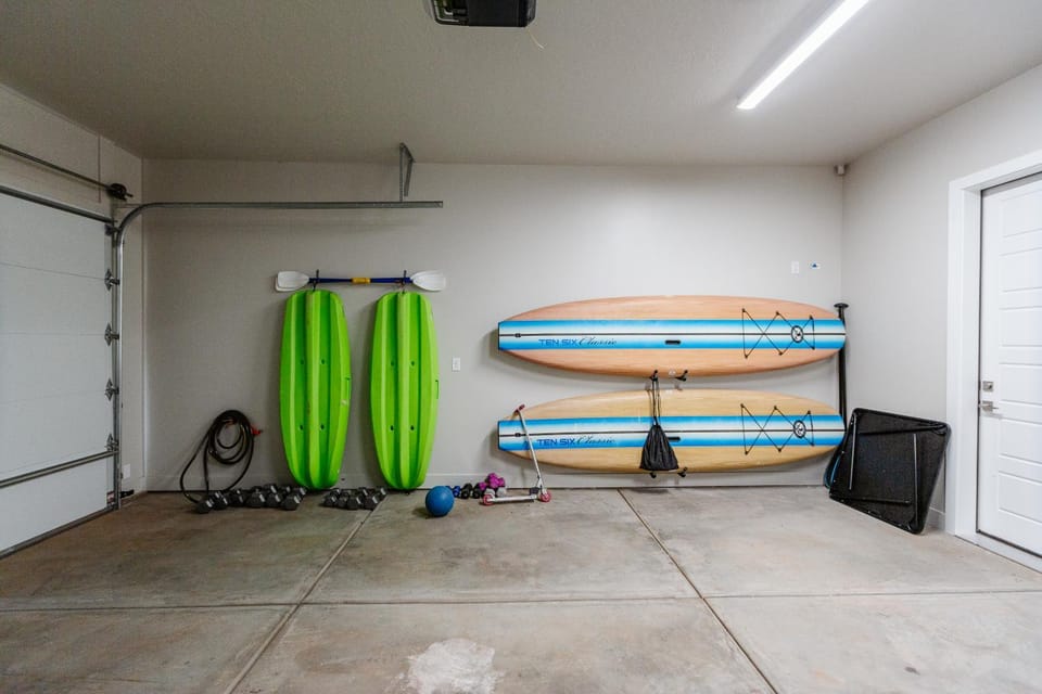 Ocotillo Springs 27 Southern Utah Adventure Paddle Boards, Kayaks, Home Gym, Community Pool and Splash Pad House in Santa Clara