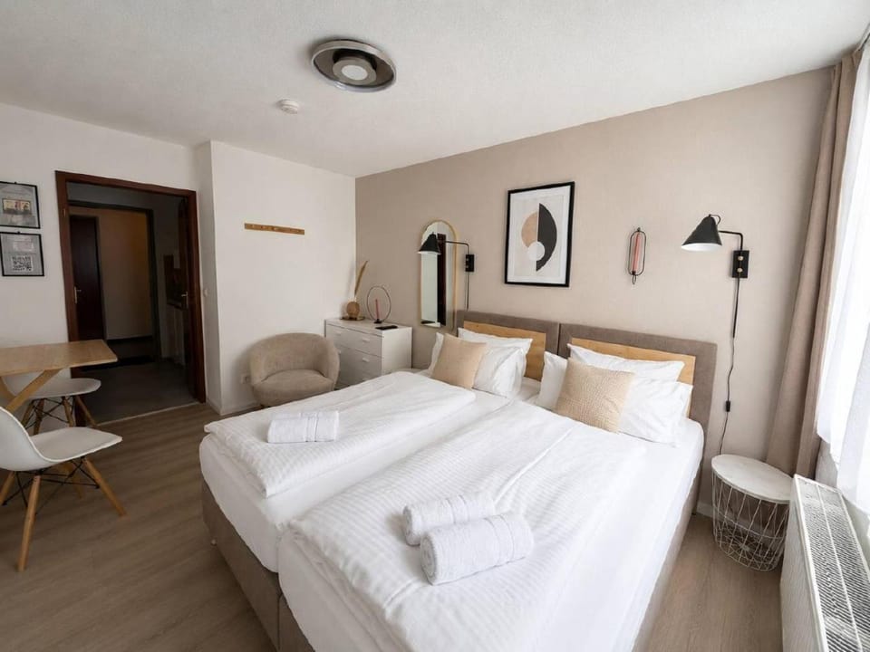 Bed, Living room, Photo of the whole room, Seating area, Bedroom, towels