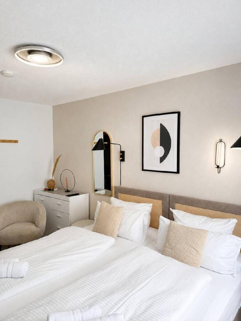 Bed, Photo of the whole room, Bedroom