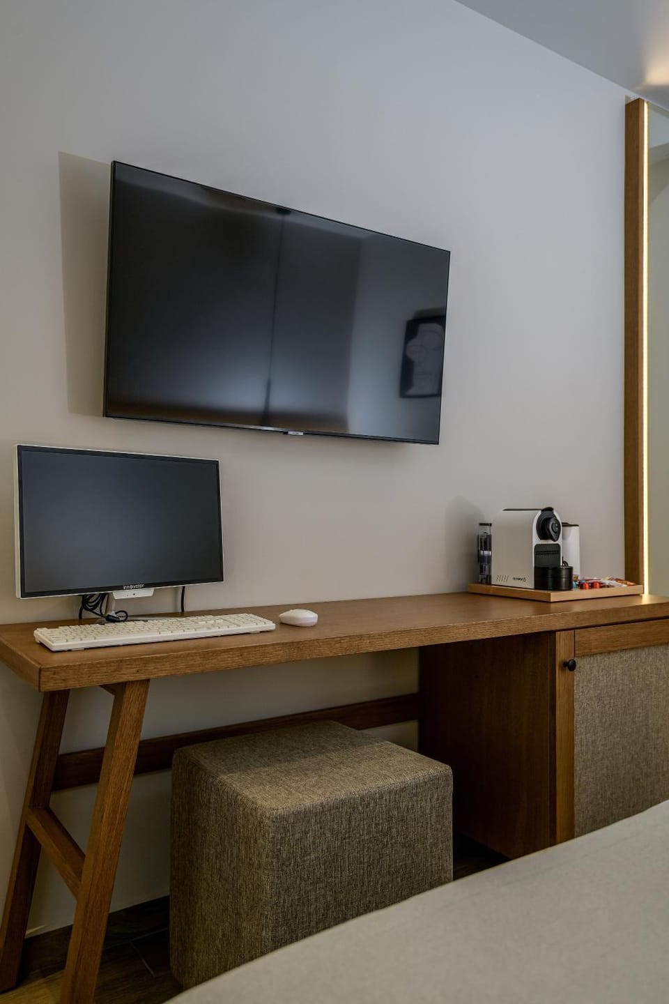 TV and multimedia, hair dresser