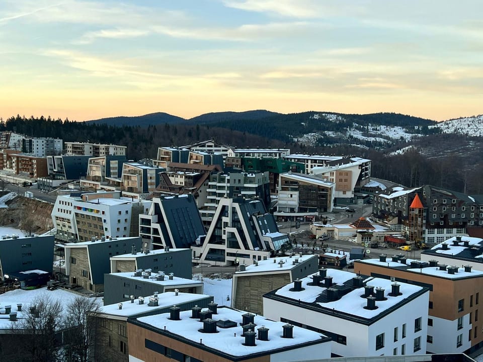 Nearby landmark, Day, Natural landscape, Winter, Mountain view