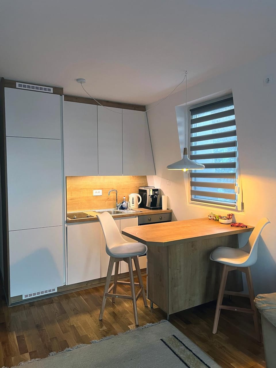 Coffee/tea facilities, Kitchen or kitchenette, Dining area