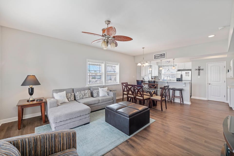 Kitchen or kitchenette, Living room, Dining area, furniture