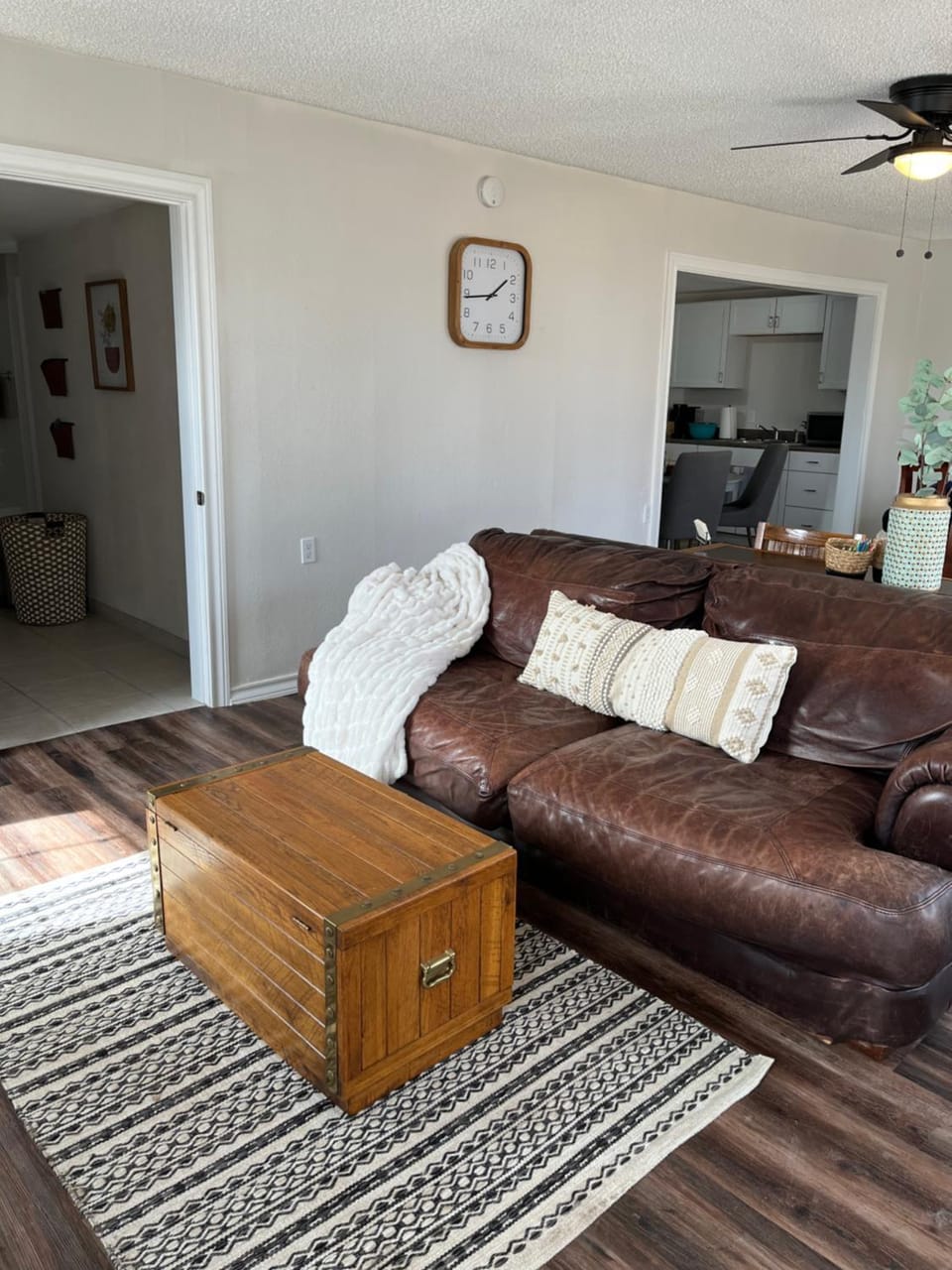TV and multimedia, Living room, Seating area, fireplace