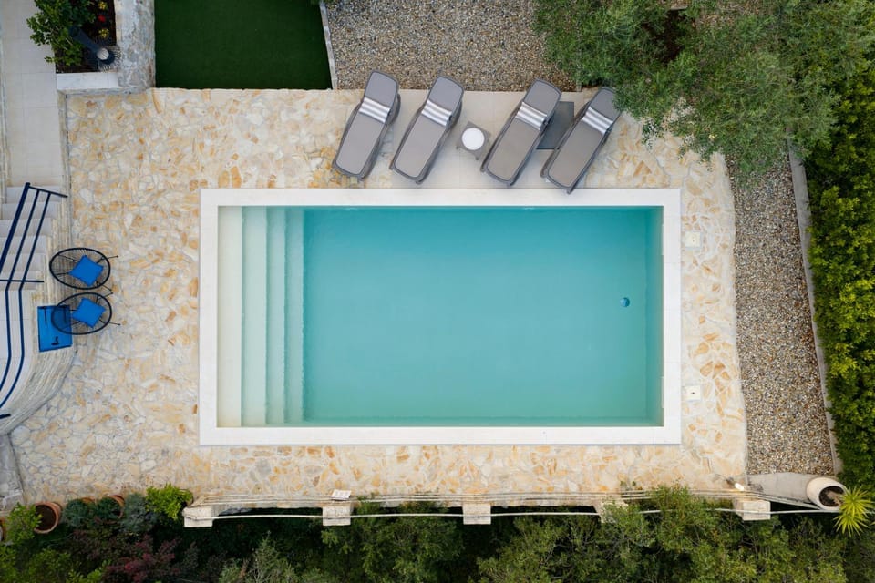 Bird's eye view, Swimming pool