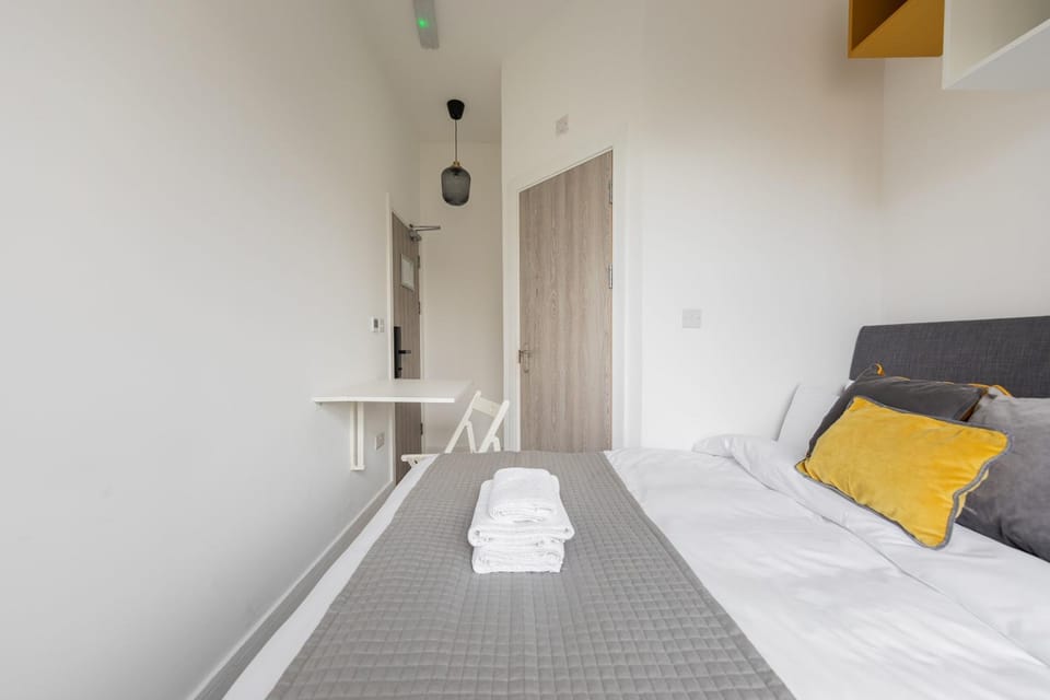 Cozy Ensuite Bedroom for Two near Tufnell Park Apartment in London Borough of Islington