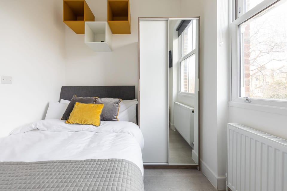 Cozy Ensuite Bedroom for Two near Tufnell Park Apartment in London Borough of Islington