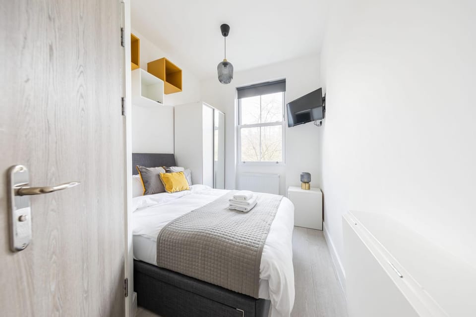 Cozy Ensuite Bedroom for Two near Tufnell Park Apartment in London Borough of Islington