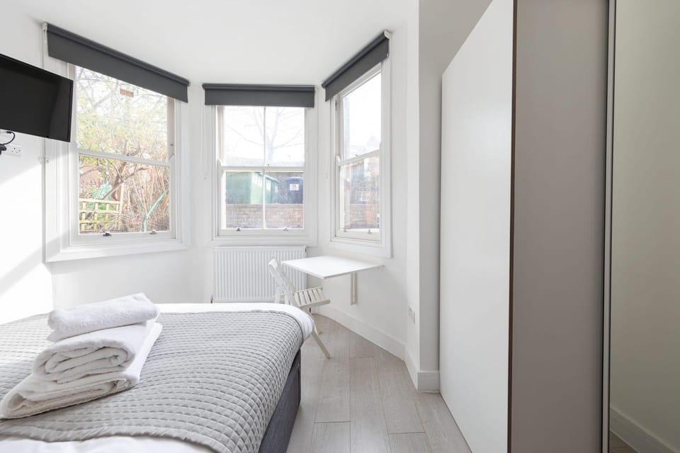 Lovely Private Room and Shower At Anson Hotel Apartment in London Borough of Islington