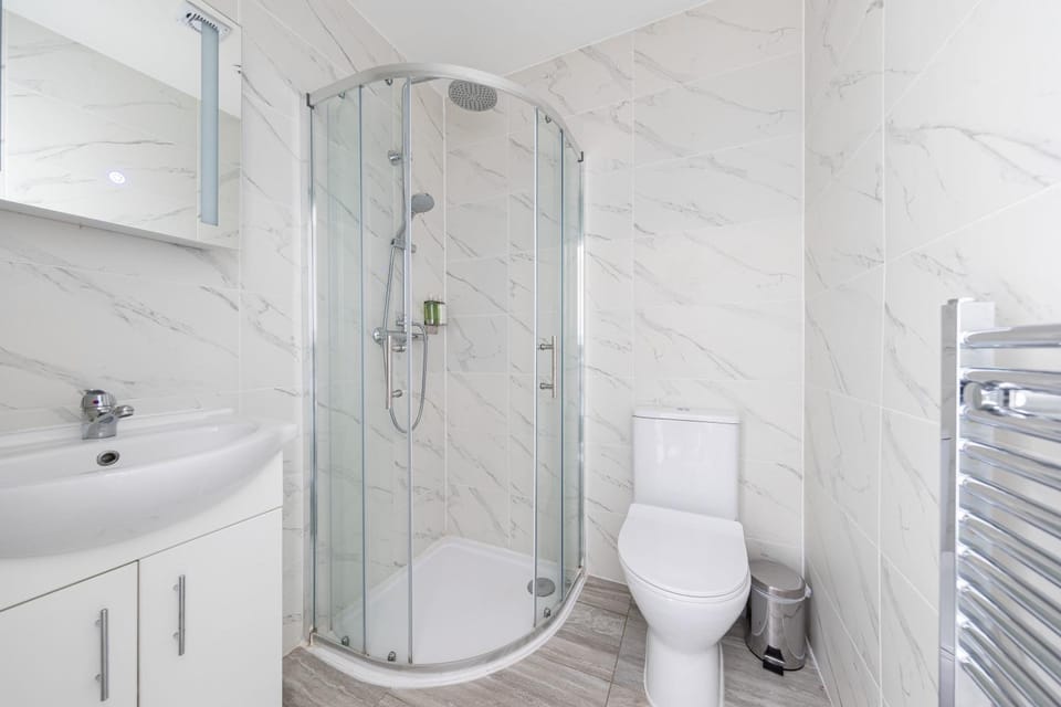 Victorian Building turned Charming Hotel Perfect For Short and Long Term Stay with WiFi Apartment in London Borough of Islington