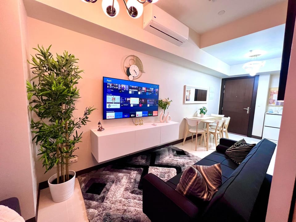 TV and multimedia, Living room, Evening entertainment