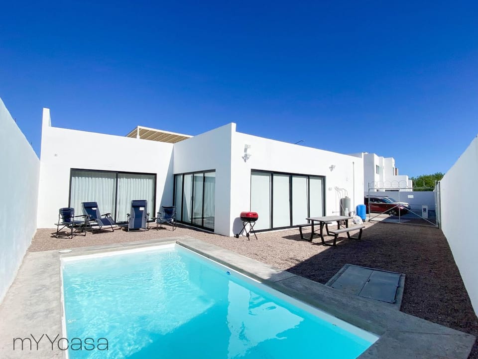 Property building, BBQ facilities, Balcony/Terrace, Seating area, Swimming pool