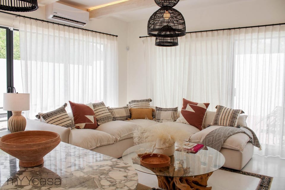 Living room, Seating area, air conditioner