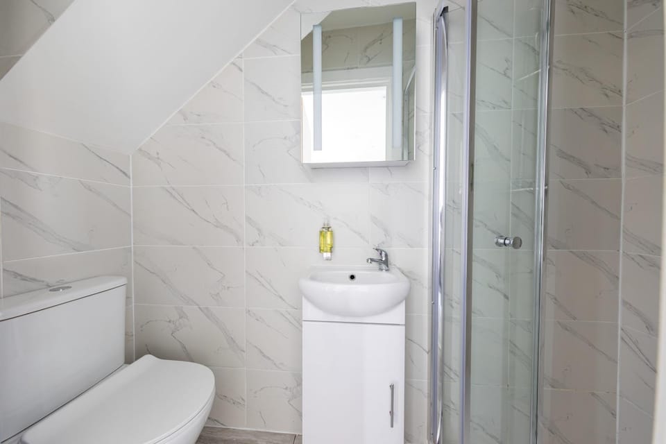 Anson Hotel Modern And Spacious Loft Suite Apartment in London Borough of Islington
