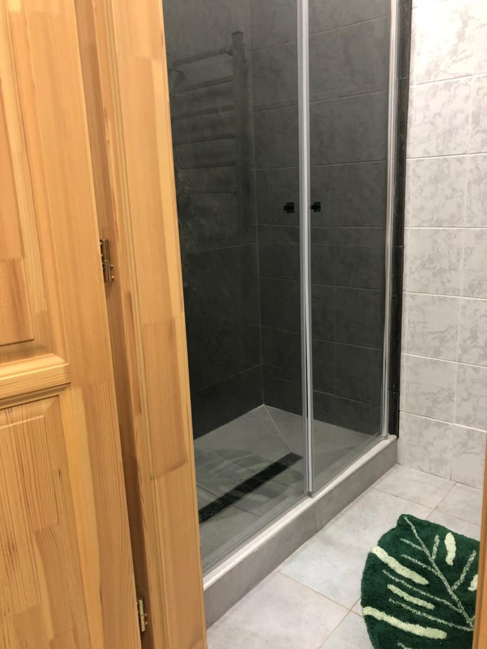 Levél 1 emelet és Garden Szuterén önálló apartmanok, saját fürdőszoba Apartment in Szeged