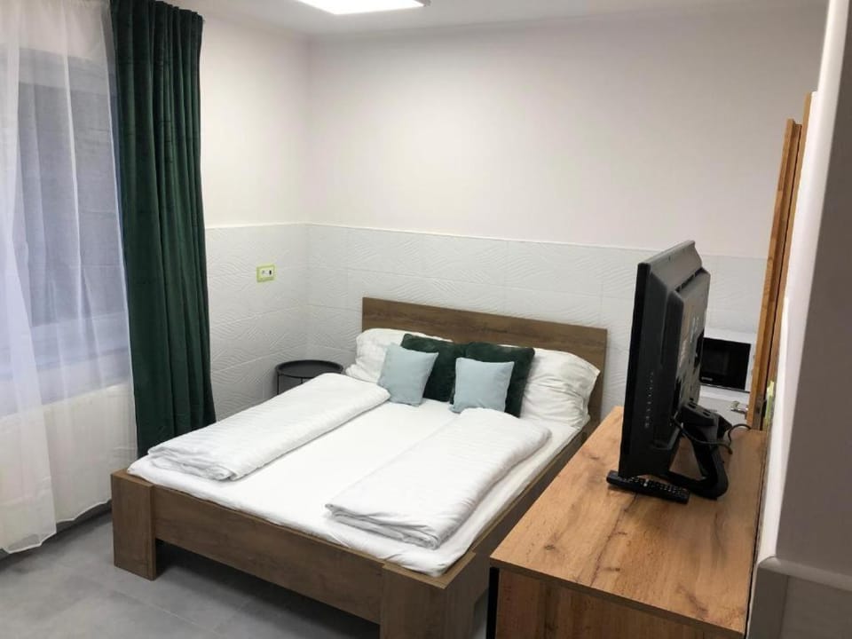 Levél 1 emelet és Garden Szuterén önálló apartmanok, saját fürdőszoba Apartment in Szeged