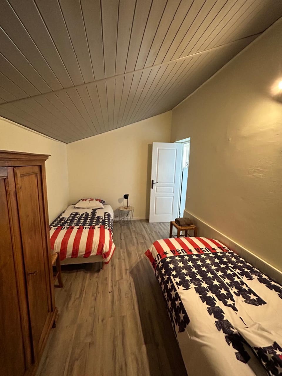 Photo of the whole room