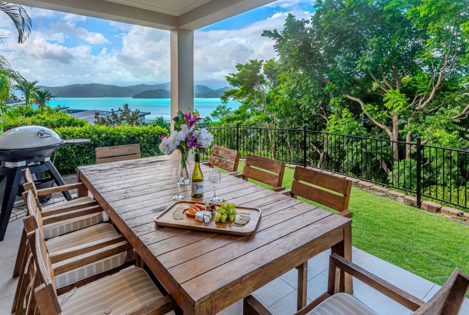 BBQ facilities, Garden, Balcony/Terrace, Dining area, Sea view