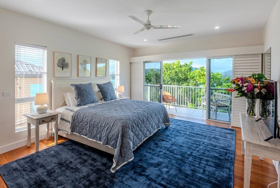 Bed, TV and multimedia, Balcony/Terrace, Bedroom