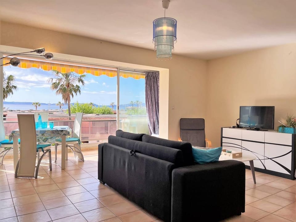 Appartement 2 pièces climatisé avec parking proche plage - FR-1-251-463 Apartment in Le Lavandou