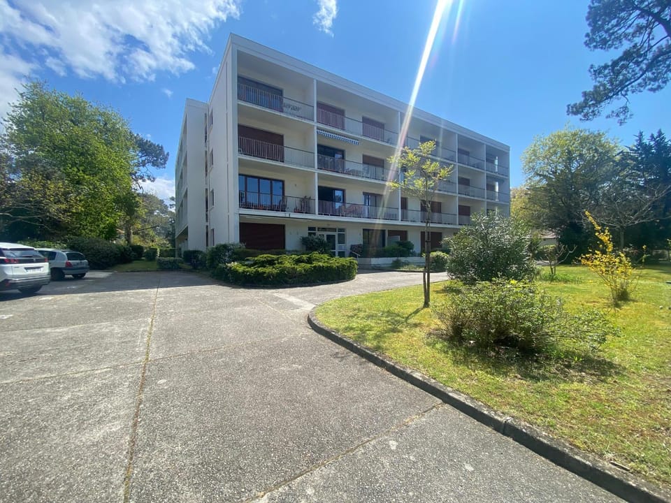 Superbe T2 avec balcon et parking, idéalement situé à Arcachon - FR-1-374-200 Apartment in Arcachon