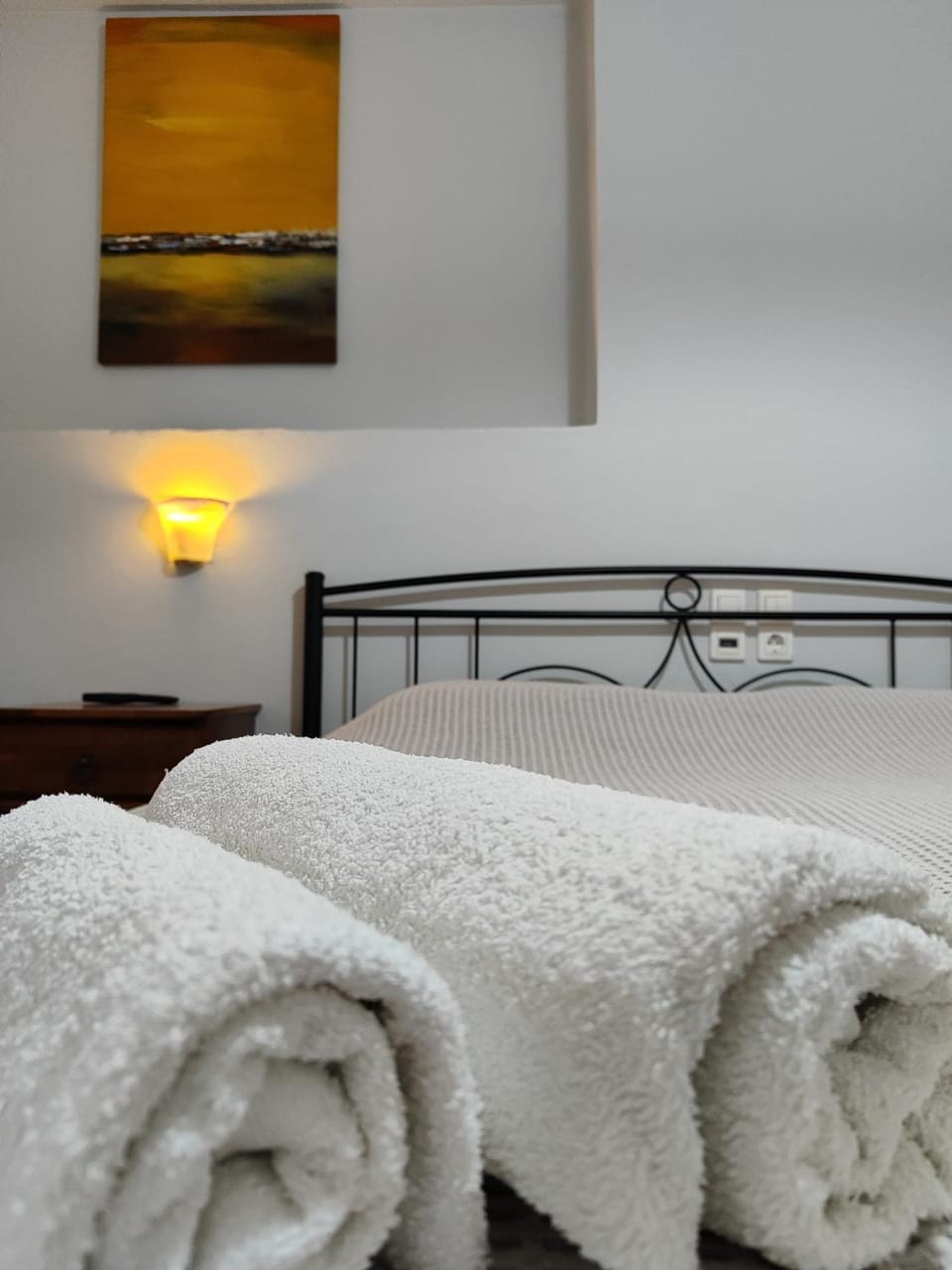 Bed, Bedroom, towels