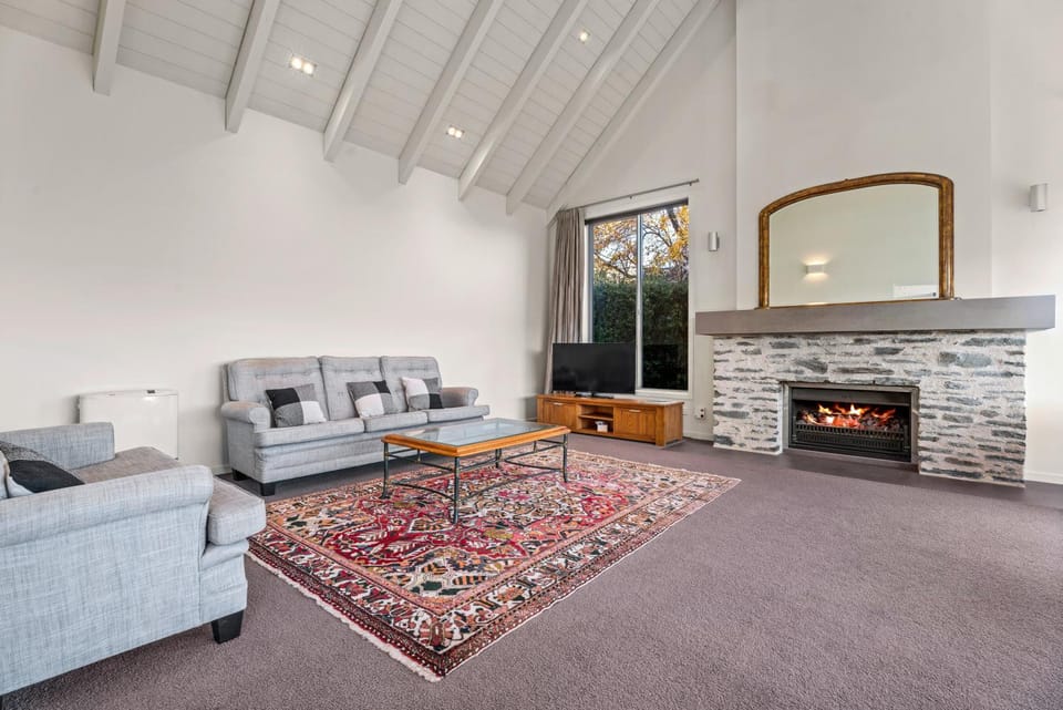 Queenstown Lifestyle and Lakeview House in Otago