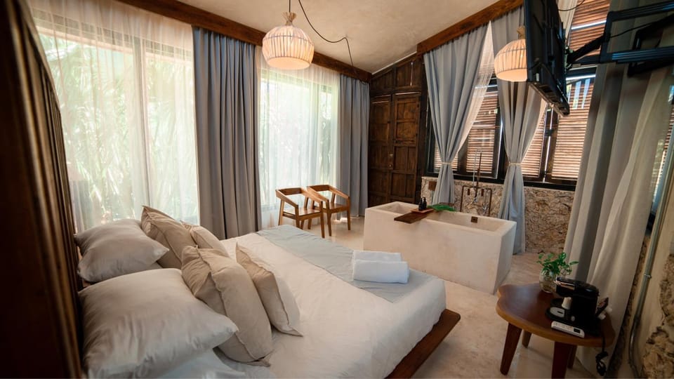 Bed, Photo of the whole room, Bath, air conditioner