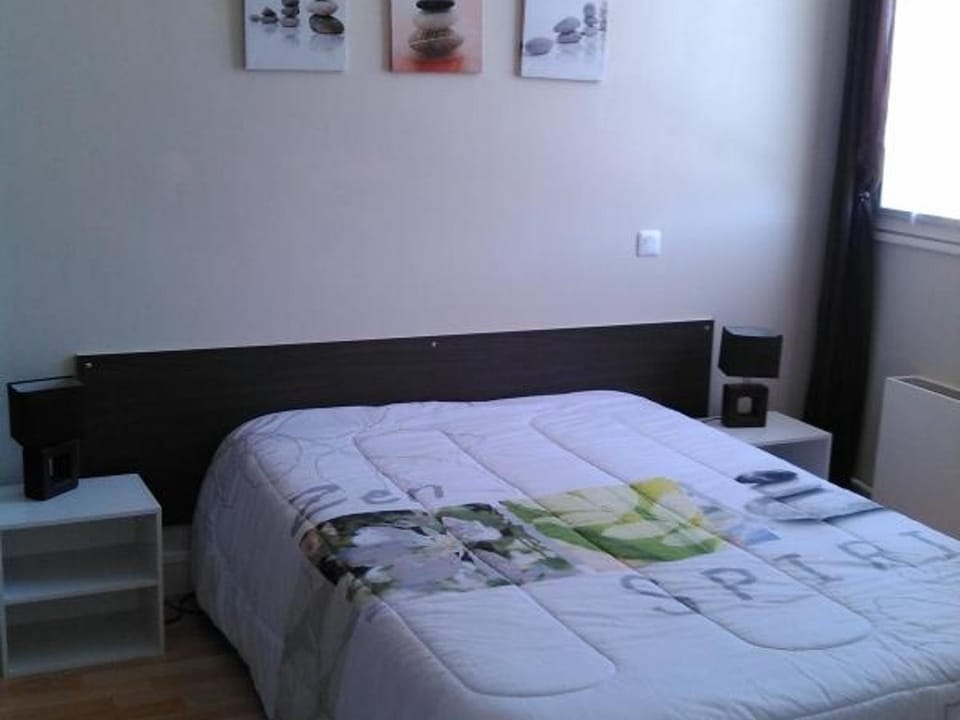 **Appartement T3 Centre-Ville La Roche-Posay avec Piscine, Terrasse et Wi-Fi** - FR-1-541-74 Apartment in Nouvelle-Aquitaine