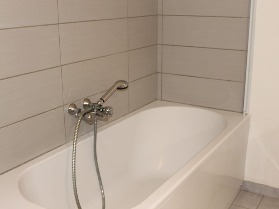 **Appartement T3 Centre-Ville La Roche-Posay avec Piscine, Terrasse et Wi-Fi** - FR-1-541-74 Apartment in Nouvelle-Aquitaine