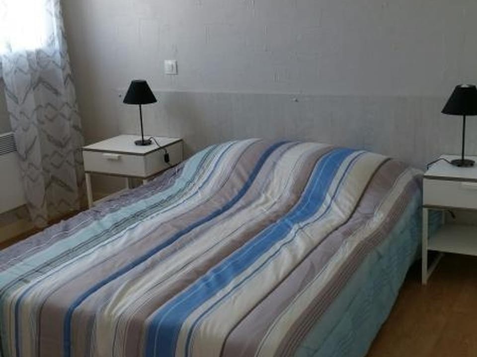 Appartement T3 en Centre-Ville de La Roche-Posay avec Terrasse, Piscine et Parking - FR-1-541-75 Apartment in Nouvelle-Aquitaine