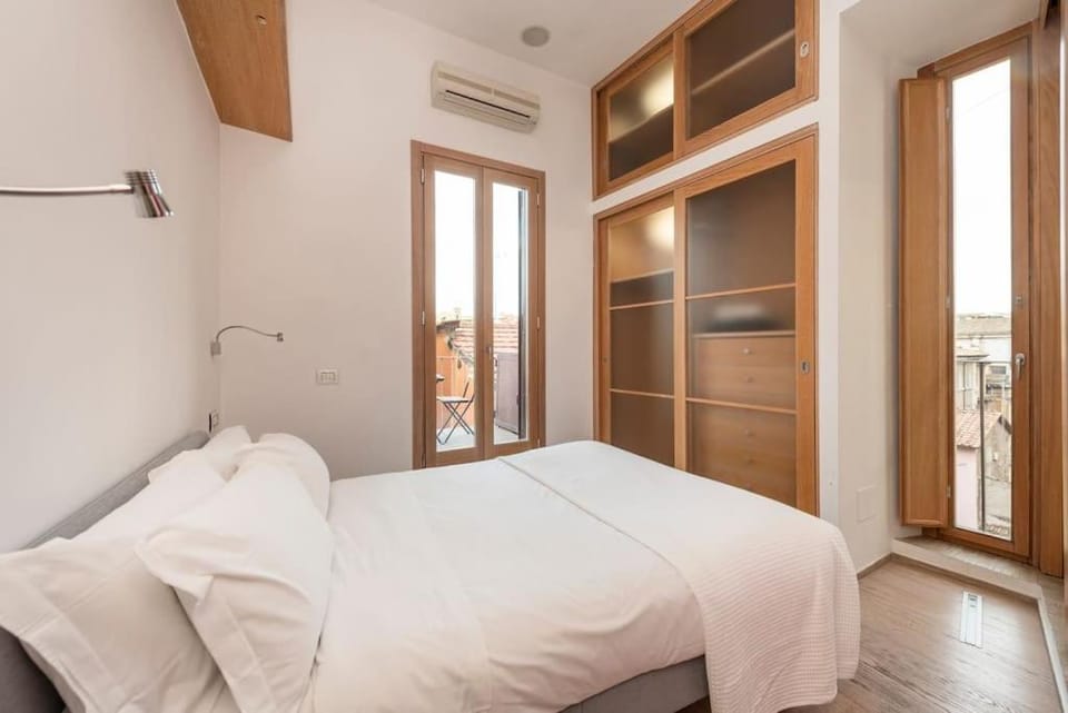 Modern Colosseum Flat Apartment in Rome