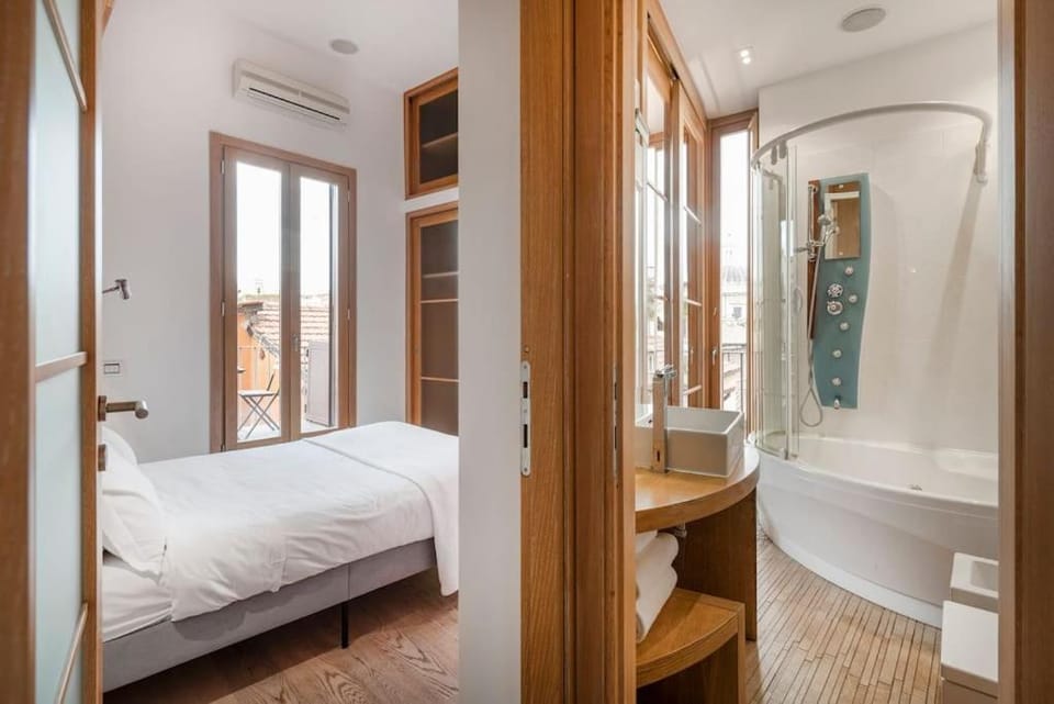 Modern Colosseum Flat Apartment in Rome