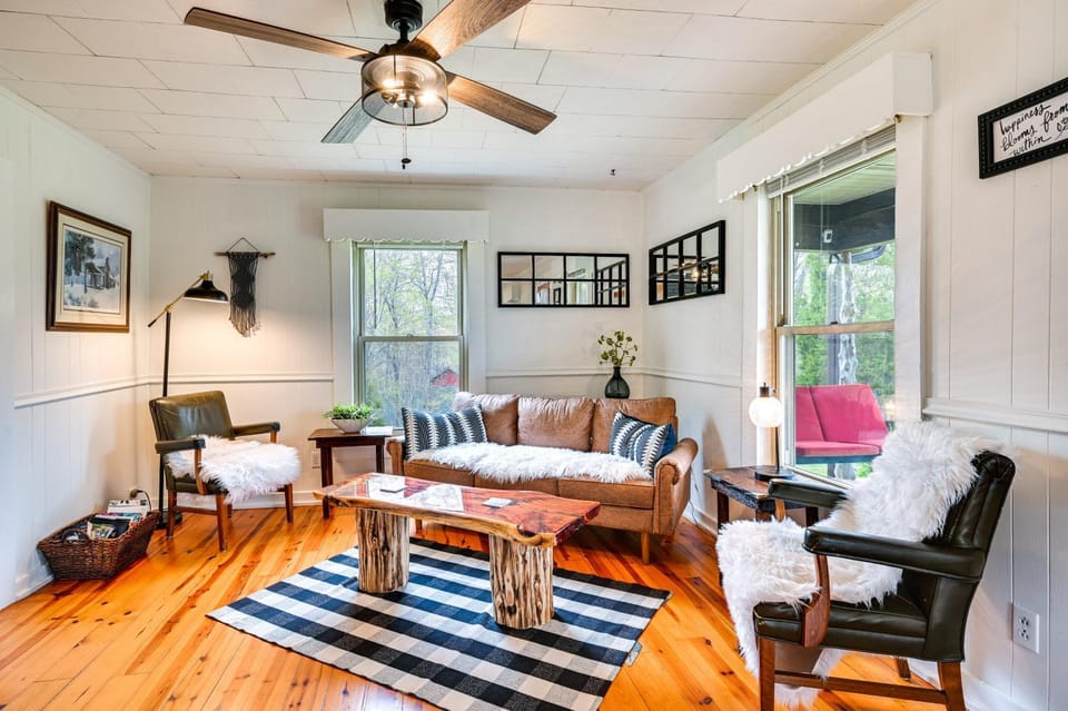 Country Escape: Log Cabin Near Kentucky Lake! Cabin in Kentucky