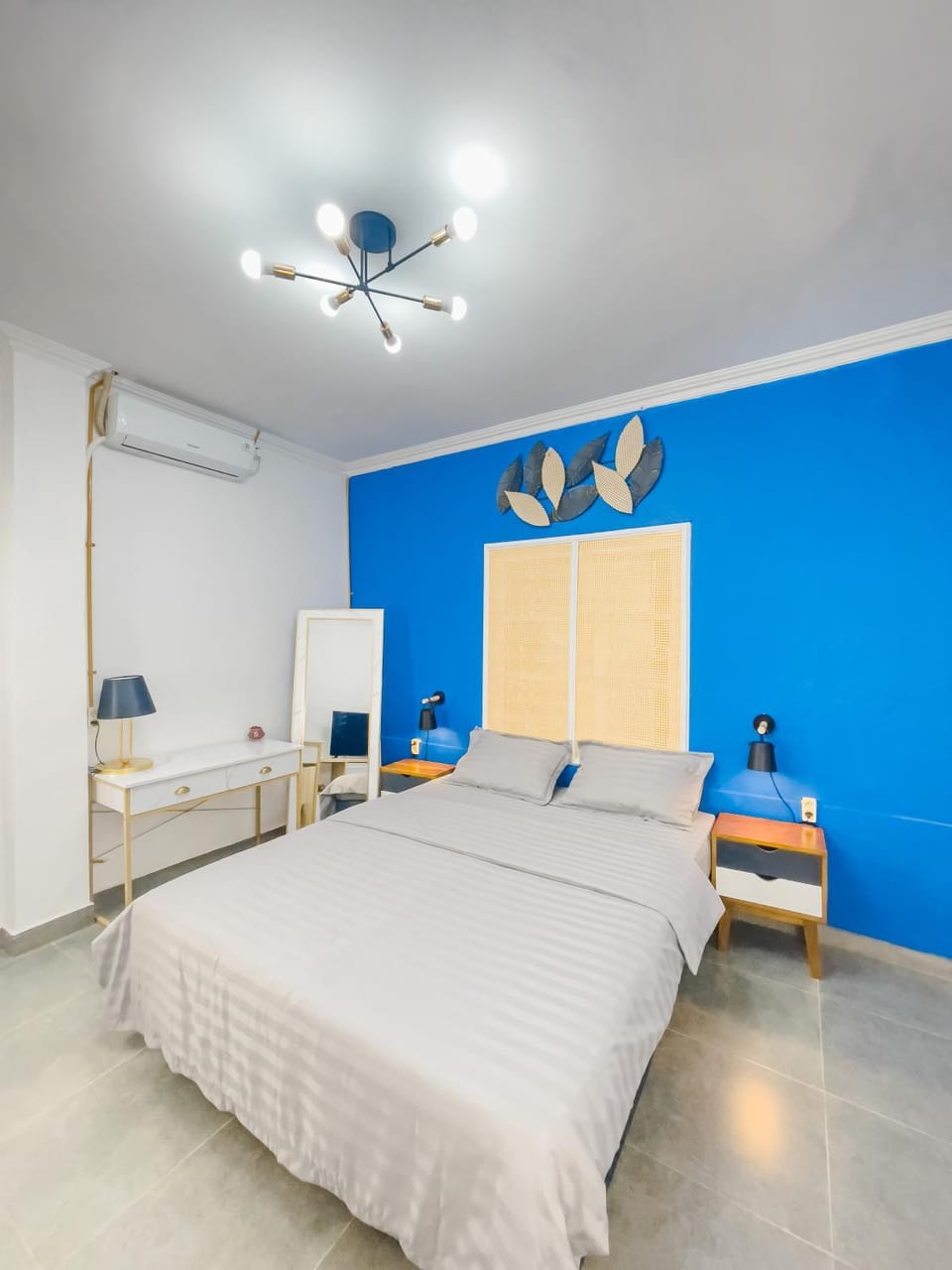 Bed, Photo of the whole room, Bedroom, air conditioner