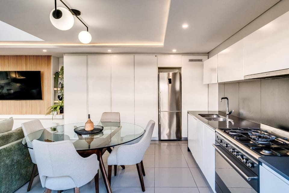 Kitchen or kitchenette, Living room, Seating area, Dining area, stove