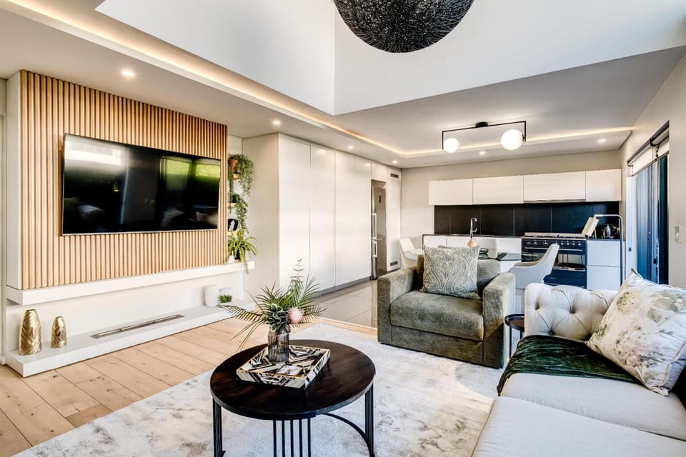 Kitchen or kitchenette, Living room, Seating area, Dining area