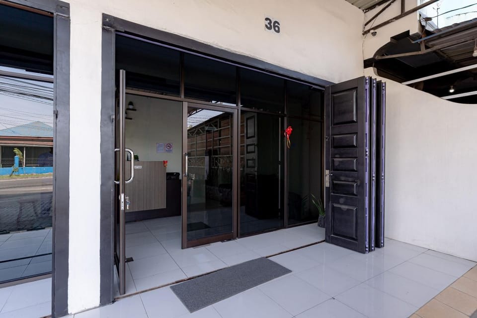 Facade/entrance